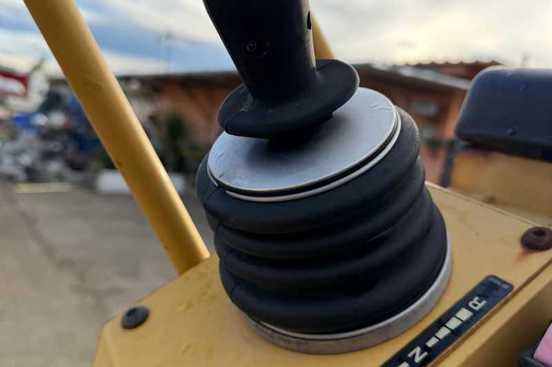 OmecoHub - Immagine CATERPILLAR CB334E